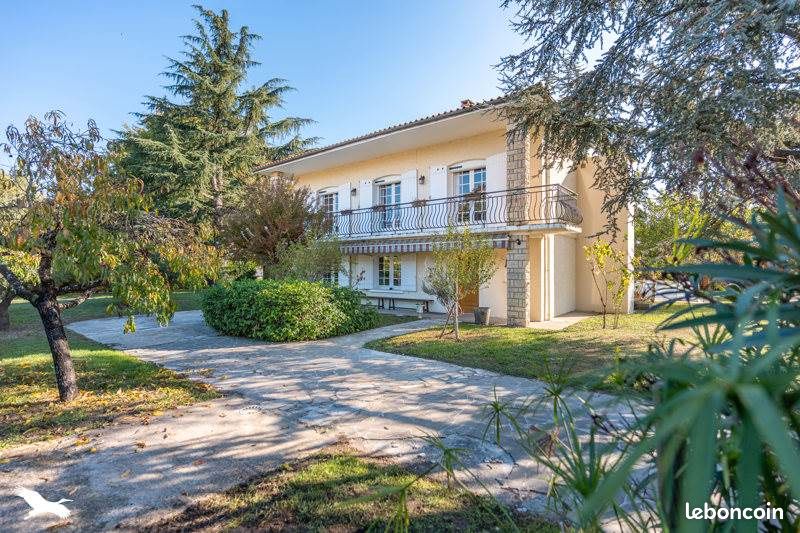 Maison 8 pièces 207 m² · à Pineuilh · 207 m² · 234 300 €