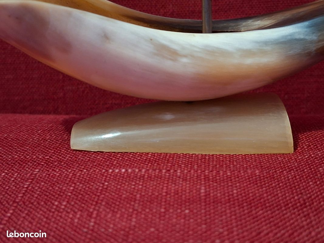 Voilier miniature en corne véritable sculptée - Objet d'art vintage (image 3)