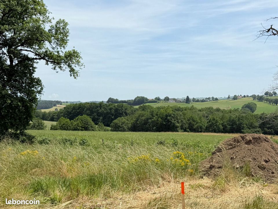 Terrain 702 m² Roannes Saint Mary · à Roannes-Saint-Mary · 29 900 €