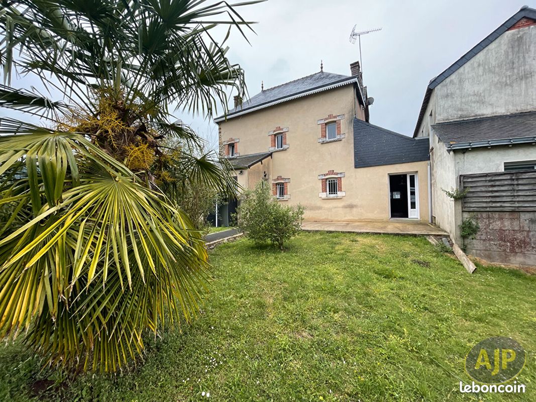Appartement 5 pièces 144 m² · à Riaillé · 144 m² · 885 €