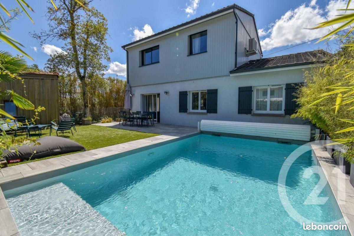 Maison 6 pièces 131 m² · à Saint-Médard-en-Jalles · 131 m² · 450 000 €