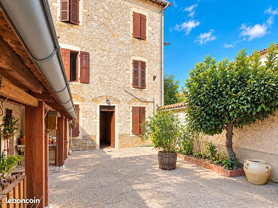 Maison 11 pièces 137 m² · à Belleville-en-Beaujolais · 137 m² · 290 000 €
