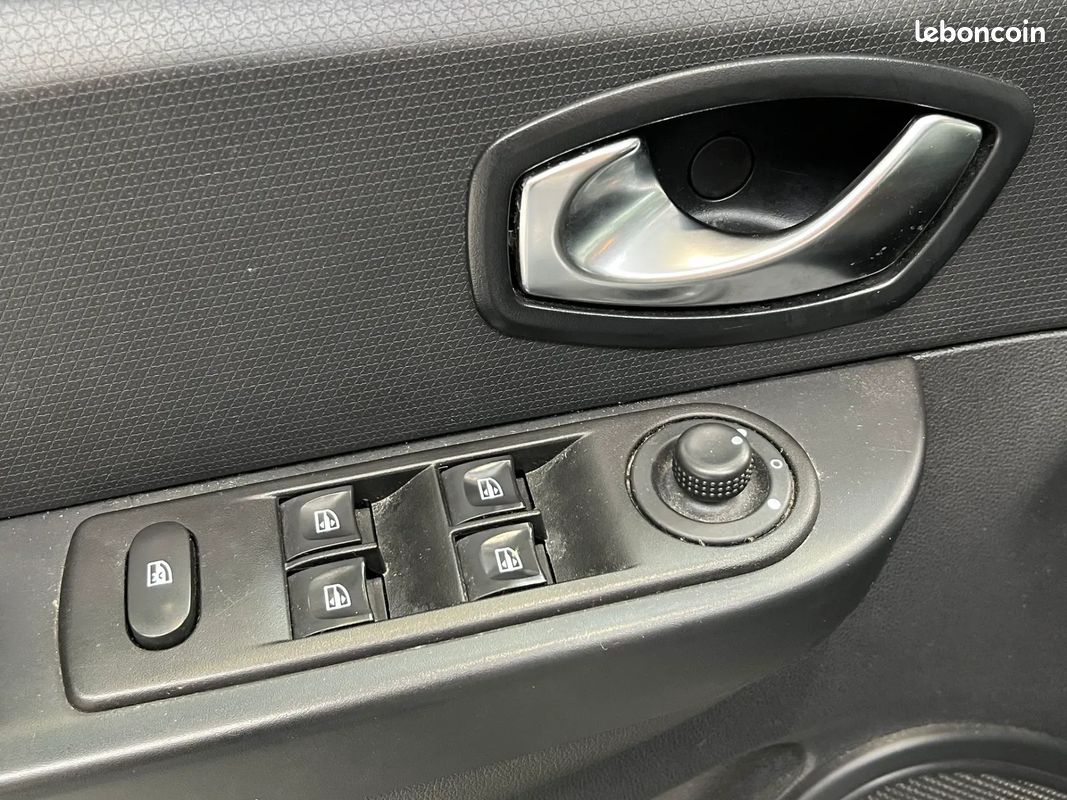 RENAULT Clio 1.5 D 75ch Business - 2016 - GPS - Bluetooth - Régulateur - Distribution neuve (image 17)