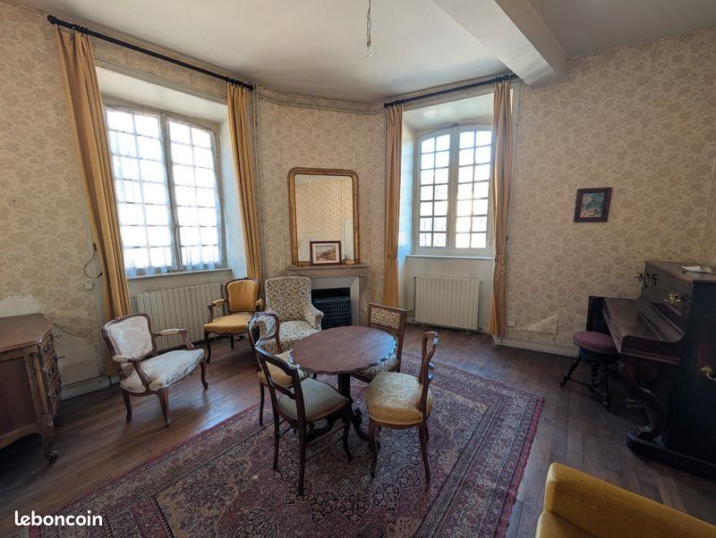 Maison 6 pièces 212 m² · à Uzerche · 212 m² · 119 000 €
