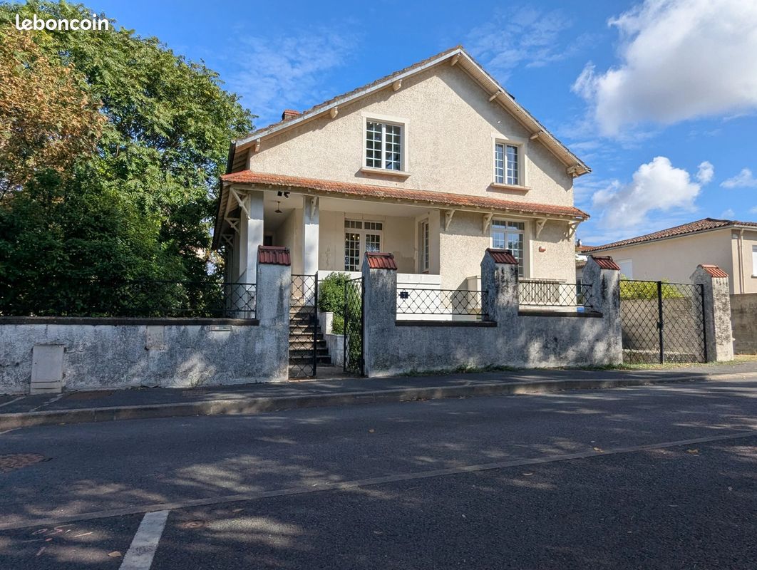 Maison 9 pièces 194 m² · à Montmorillon · 194 m² · 162 000 €