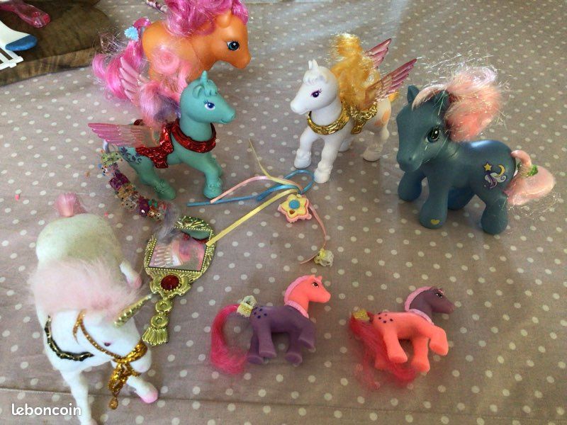 Figurine My Little Pony : Tout sur Pinkie Pie - Jeux et jouets Hasbro - Avenue des Jeux