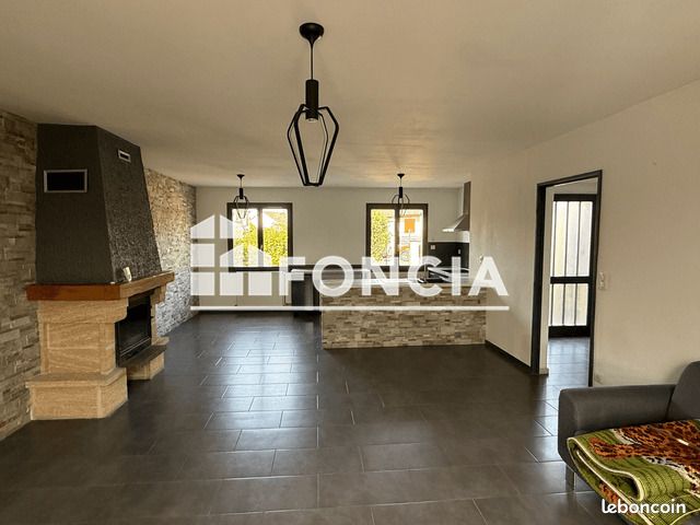 Maison 3 pièces 89 m² · à Oiry · 89 m² · 900 €