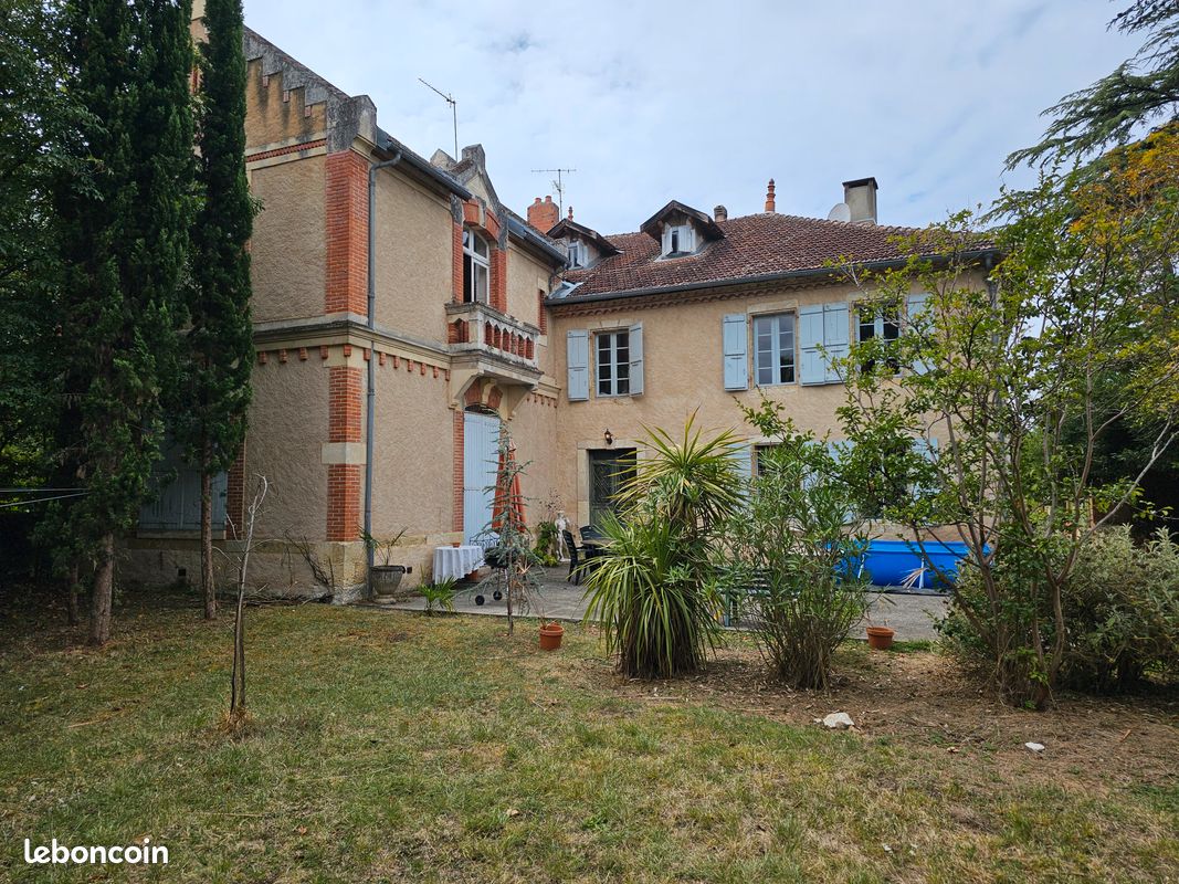 Maison 9 pièces 360 m² · à Auch · 360 m² · 405 000 €