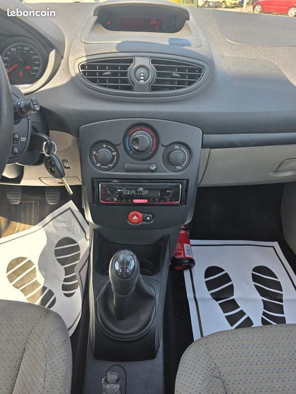 Renault Clio 1.5 DCI 68CV FAIBLE KILO CERTIFIE (image 8)