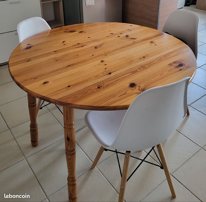 Table ronde en chêne + 4 chaises (image 1)