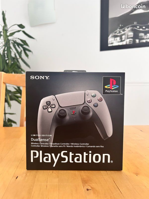 Manette PS5 édition 30th (image 1)
