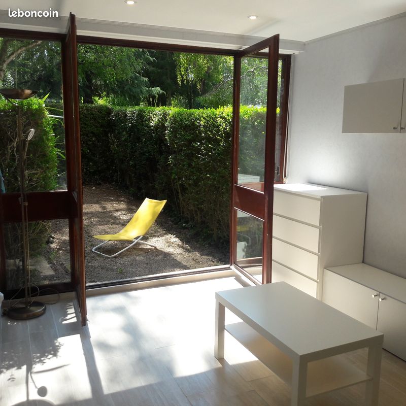 Appartement 2 pièces 18 m² · à Fontenay-le-Fleury · 18 m² · 700 €/mois
