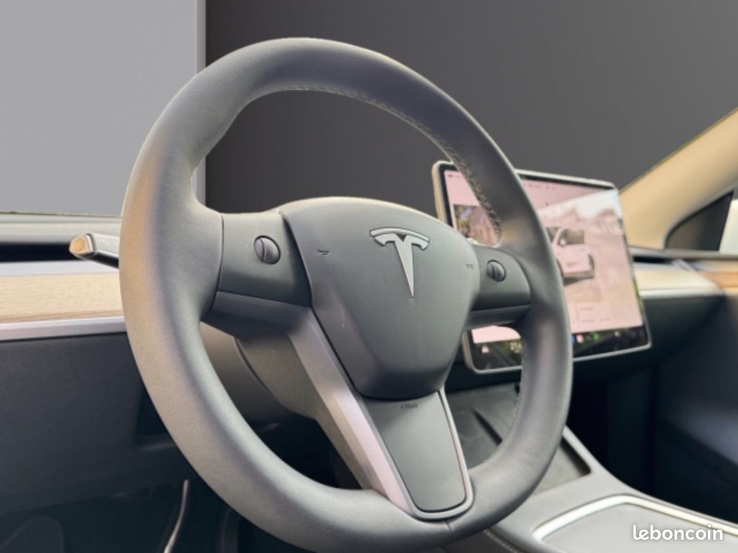 TESLA MODEL Y Standard RWD (image 2)