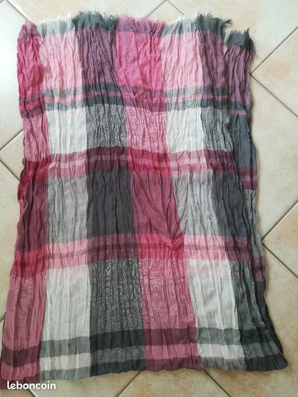 Foulard NEUF (image 2)