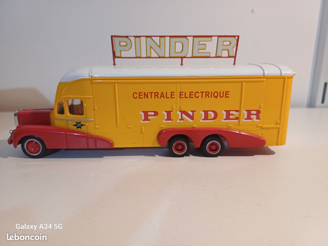 Camion benne Bernard. Jouet ancien en bois - Collection