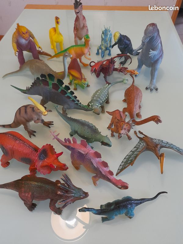 Lot De 3 Grands Dinosaures En Plastique - Générique - Occasion