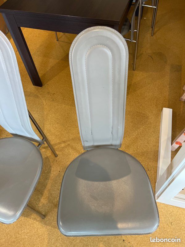 Chaises similicuir grise (image 3)