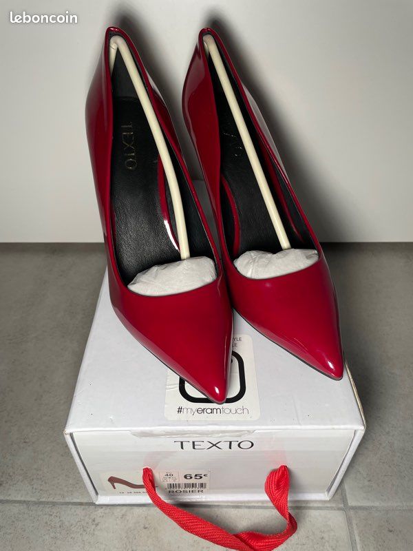 Escarpins talon aiguille rouge bordeau vernis Texto Chaussures