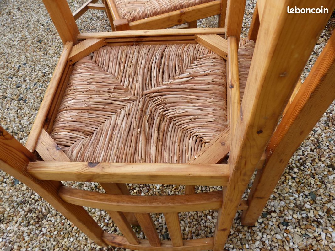 Ensemble de quatre chaises en bois et véritable paillage (image 4)