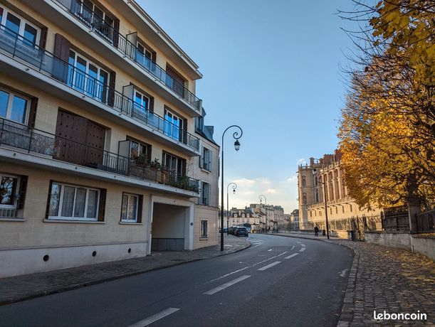 https://img.leboncoin.fr/api/v1/lbcpb1/images/63/55/93/635593b404964034d96440297a9787bbf4706173.jpg?rule=ad-image
