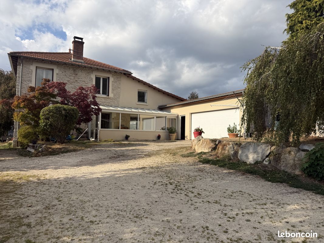Maison 6 pièces 176 m² · à Saint-Genest-Malifaux · 176 m² · 320 000 €