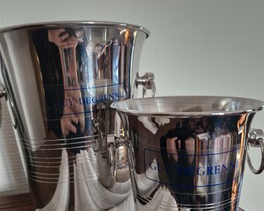 Seau à champagne en métal argenté, poignées intégrées, design classique
