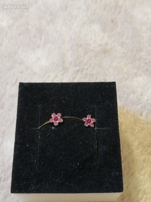 Boucle d'oreille fille fleur rose (image 2)