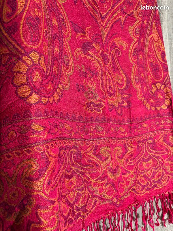 Pashmina long rose fuchsia à motifs (image 2)