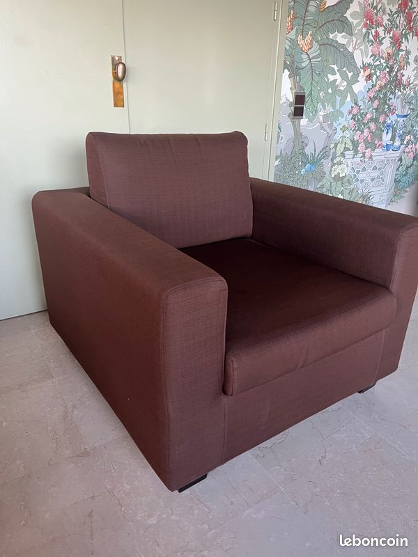 Fauteuil individuel large assise en tissu marron (image 2)