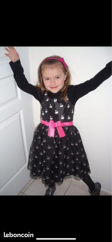 Robe Fille H&M Taille 6/7 Ans Avec Motif Papillons - Occasion Très Bon État