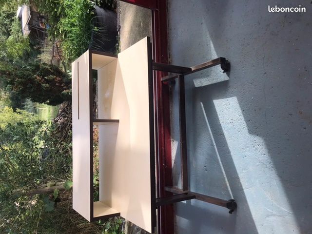 Bureau à roulette (image 1)