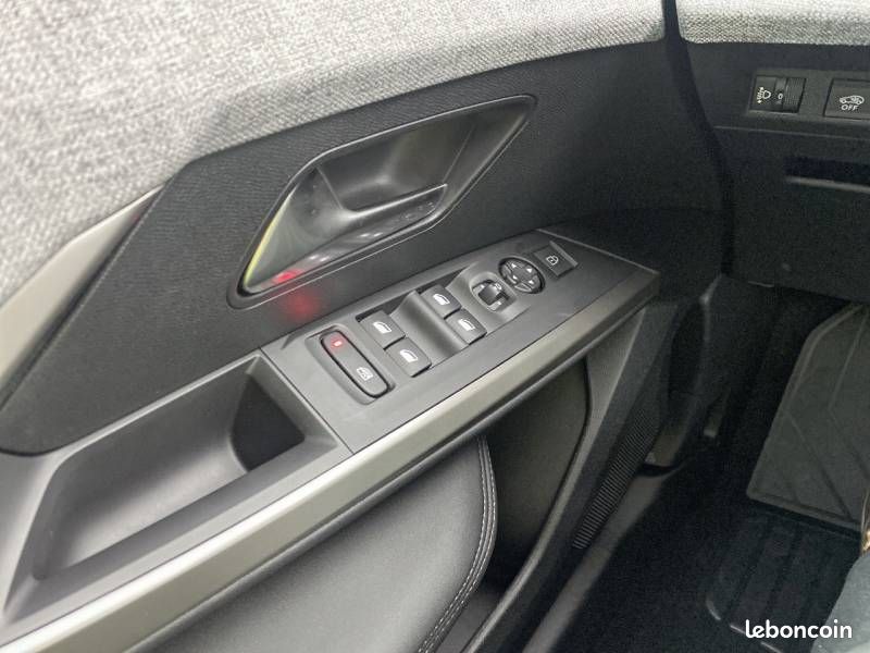 Peugeot 5008 Hybrid 145 ch e-DCS6 Allure (image 20)