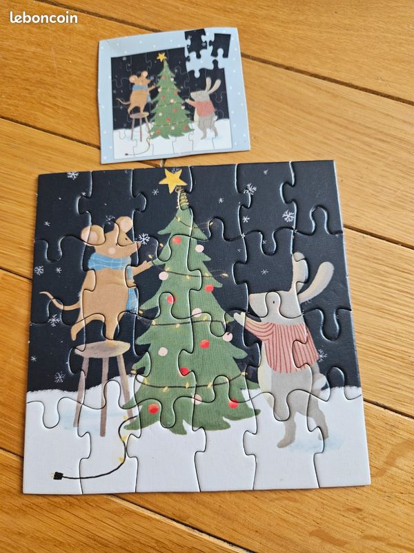 Puzzle 24 pièces petites souris qui décorent un sapin, pas de boîte modèle découpé, envoyé dans pochette zippée (image 1)