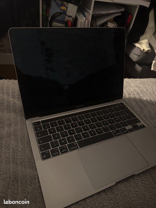 MacBook Pro 13 pouces (2020) – Touch Bar – 16 Go RAM – SSD 256 Go – AZERTY (image 1)