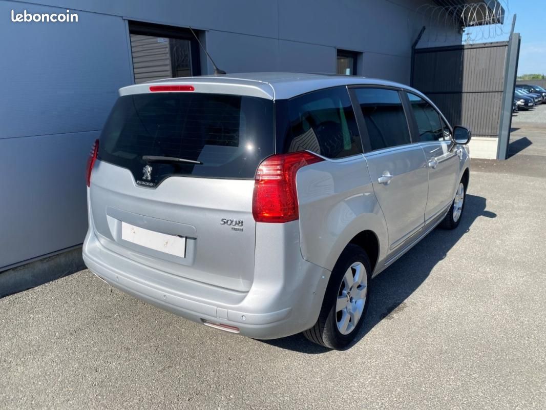 Peugeot 5008 BUSINESS 1.6 e-HDi 115ch FAP ETG6 BLUE LION Pack 5pl (image 29)