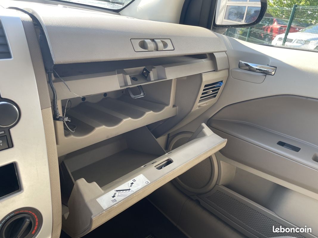 Dodge CALIBER 2.0 CRD SXT (image 23)