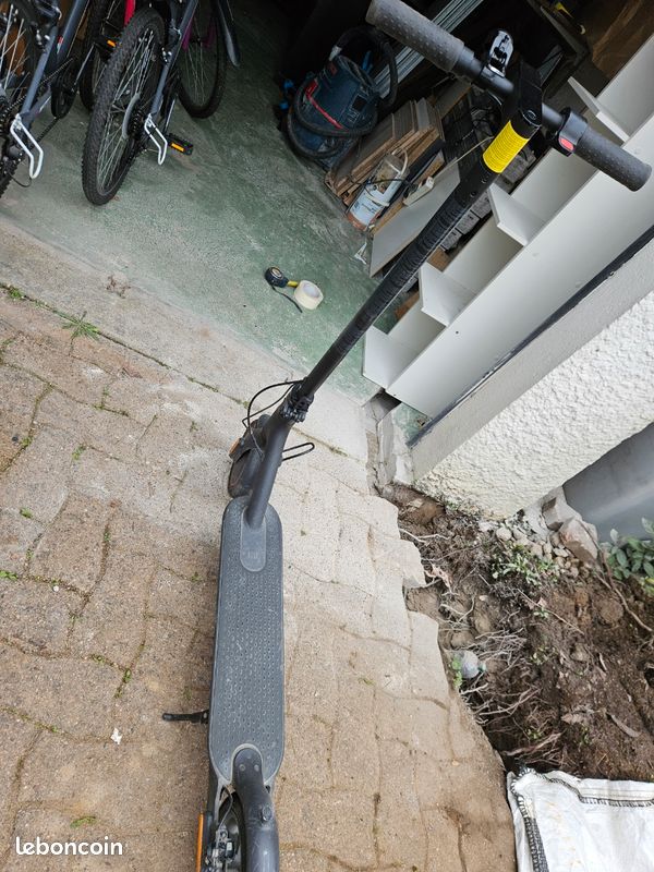 Trottinette Xiaomi Mi electric scooter pro 2 (image 3)