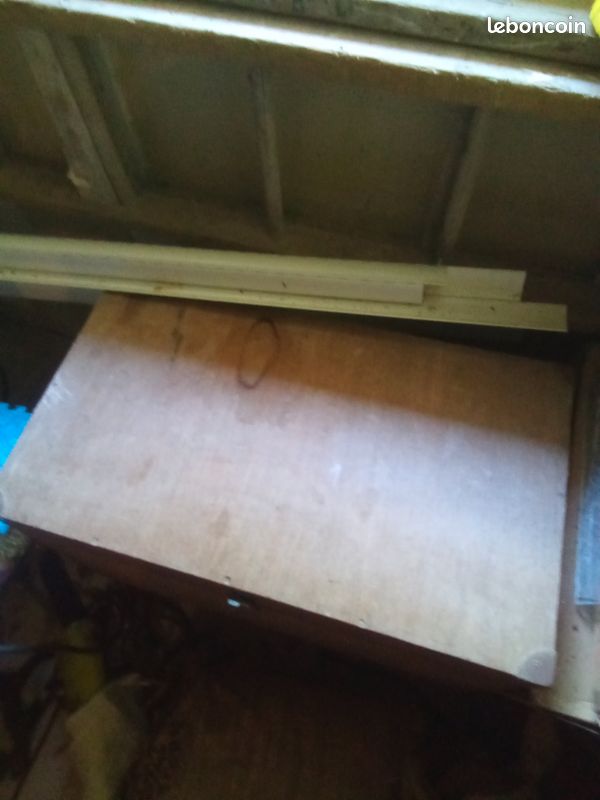 Coffre en bois clair pour rangement divers. Serrure (image 2)