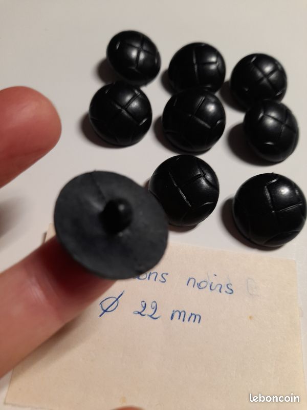 Lot de 9 boutons noirs (image 2)