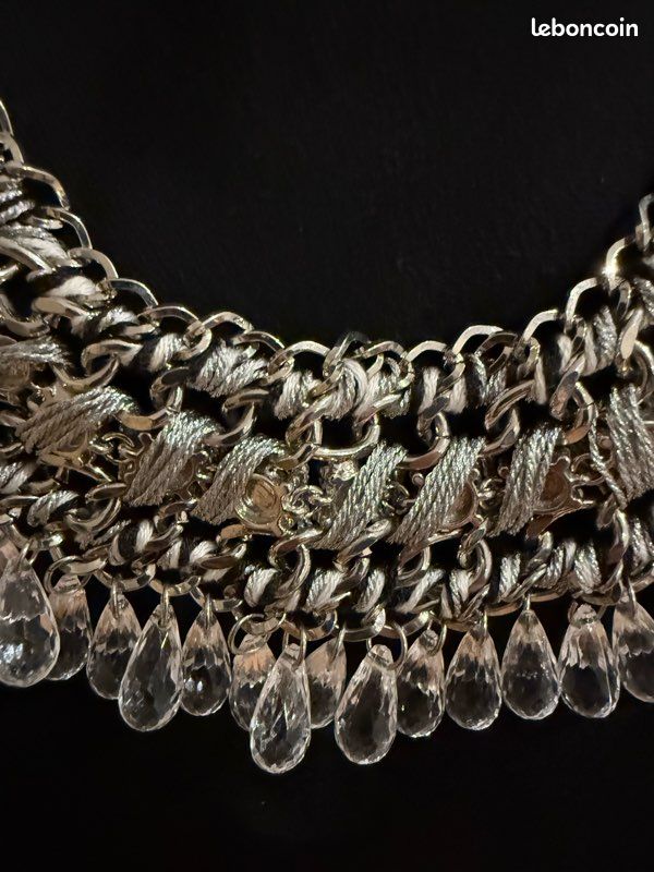 Collier Plastron Zara Occasion - Bijou Statement, Porté, Style Zara, Parfait Pour Une Tenue élégante Ou Décontractée