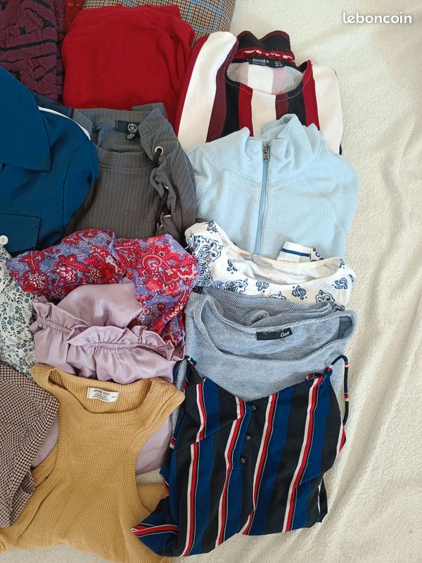 Lot revendeur 22 vêtements femme lot brocante etc Vêtements