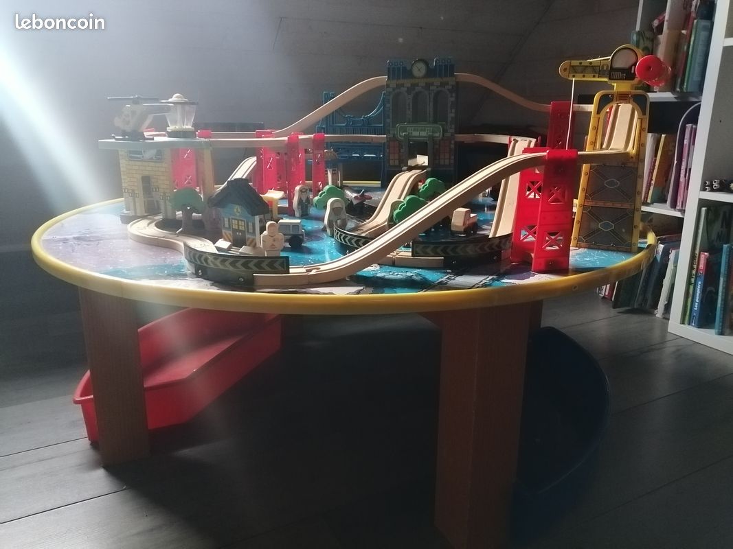 Circuit train bois avec sa table Kidkraft (image 4)