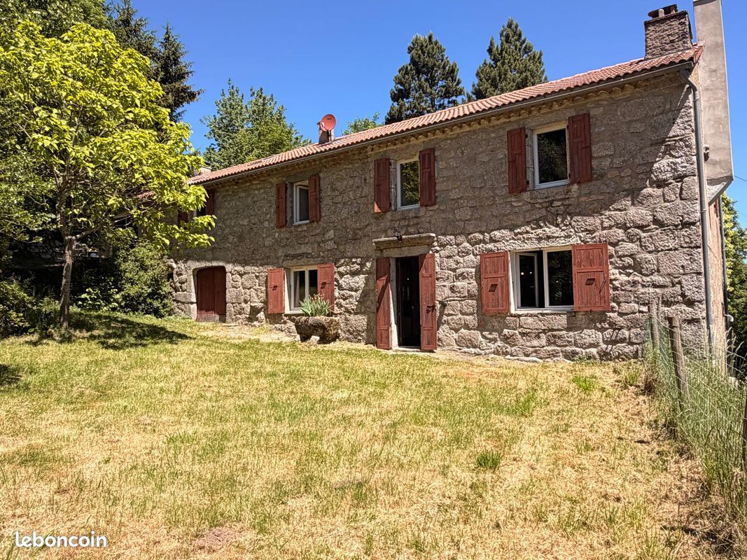 Maison 8 pièces 182 m² · à Saint-Flour-de-Mercoire · 182 m² · 285 000 €