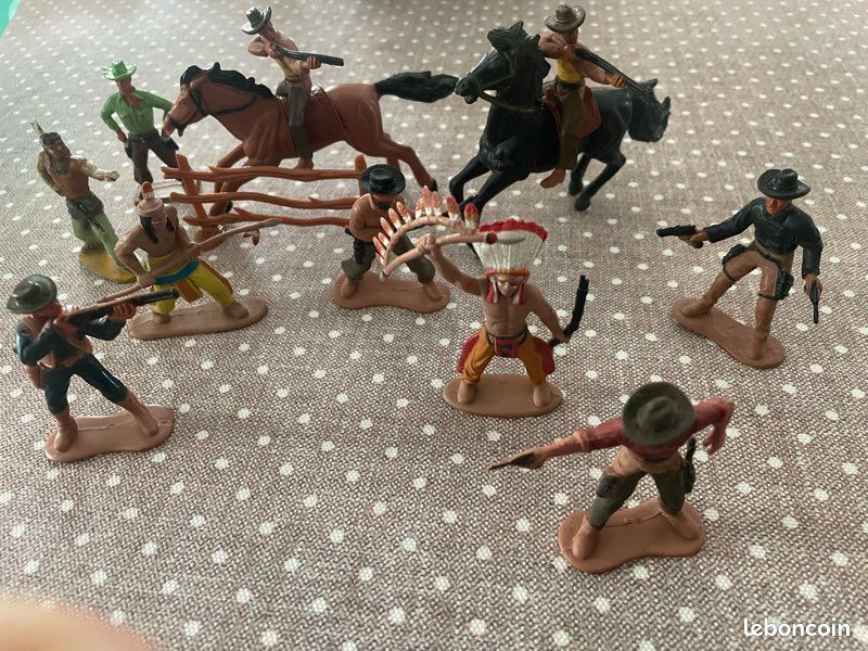 Lot De Figurines Cowboys Et Indiens - Timpo, Britains, Elastolin, Piétons Et Cavaliers, Collection