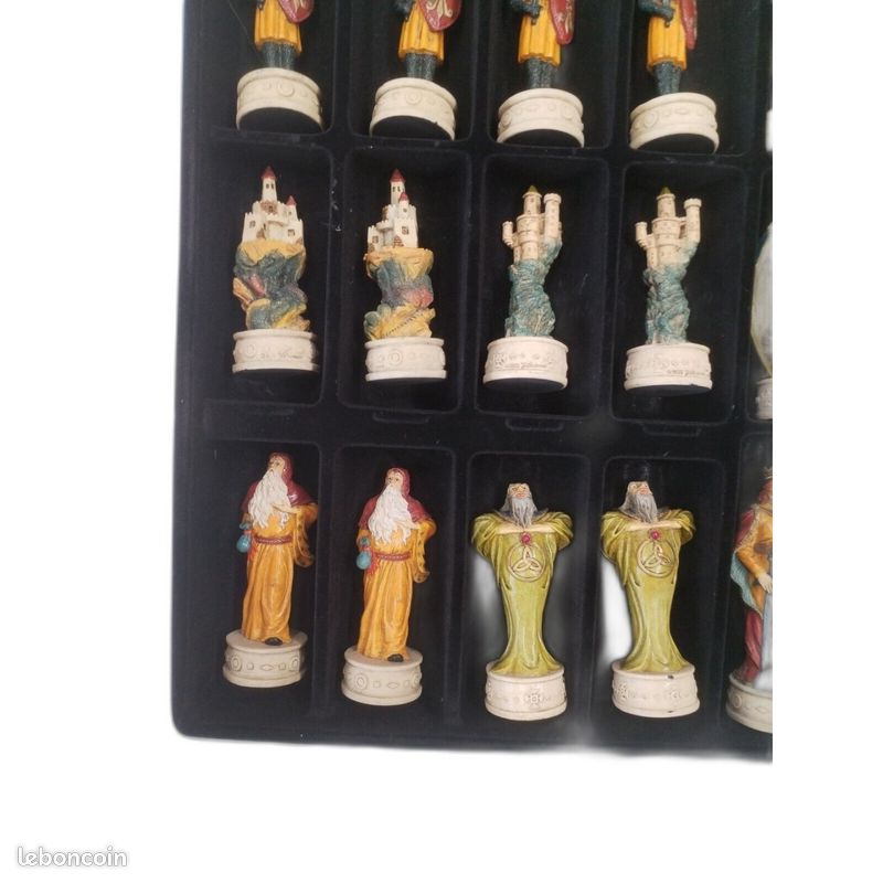 The Chessmen - Jeu d'Échecs de Collection Figurines Historiques Peintes - Complet Neuf (image 5)