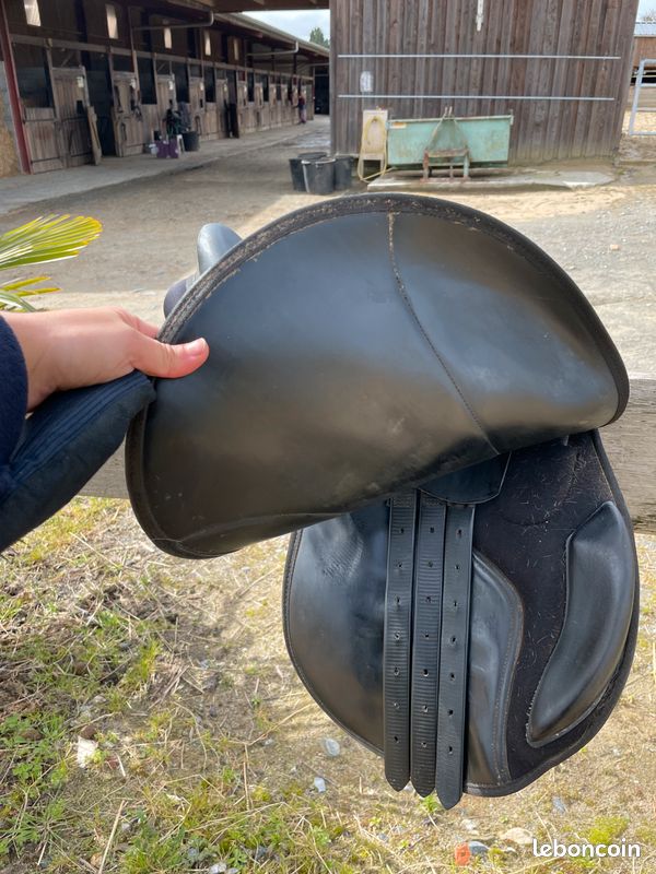 Selle synthétique noire (image 6)