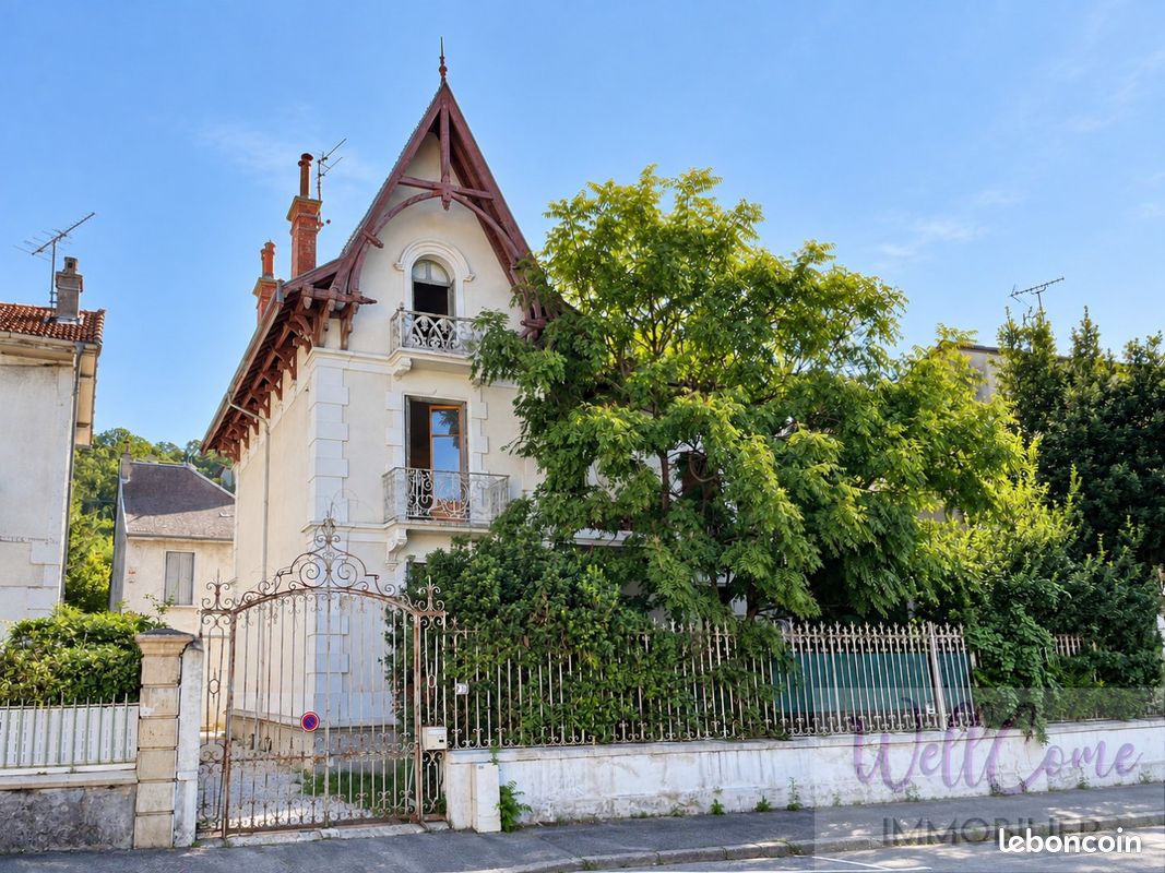 Maison 11 pièces 238 m² · à Aix-les-Bains · 238 m² · 560 000 €