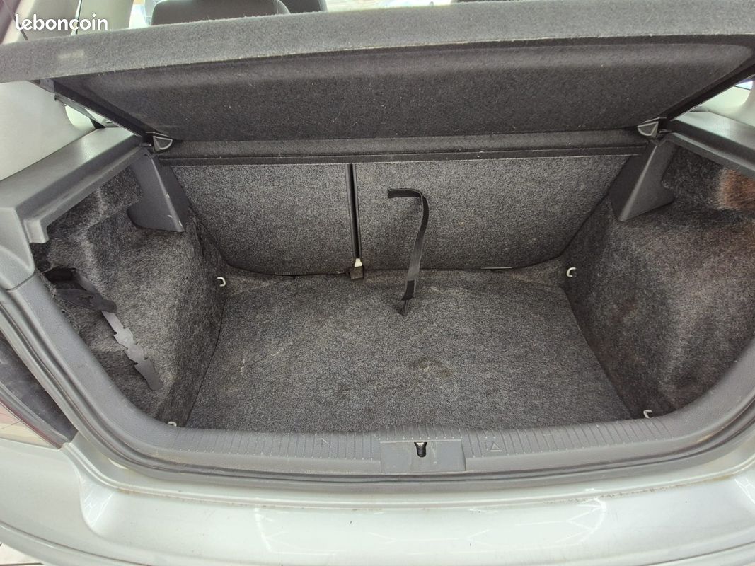 Volkswagen POLO IV Phase 2 1.4 TDi 68cv (image 10)