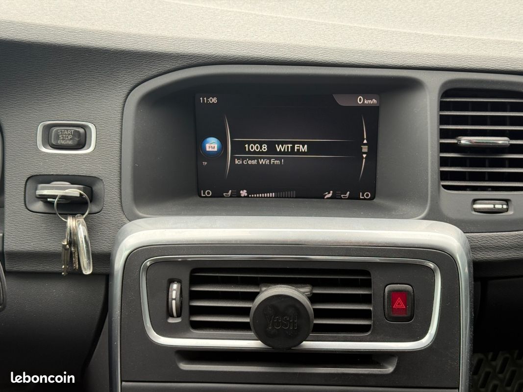 VOLVO V60 D4 190 ch StopStart Geartronic 8 Momentum (image 17)