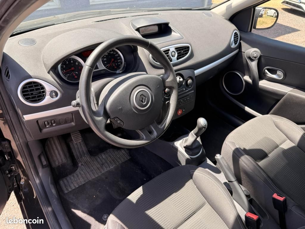 RENAULT CLIO 1.2i 16V - 75 III BERLINE Authentique PHASE 2 (image 10)